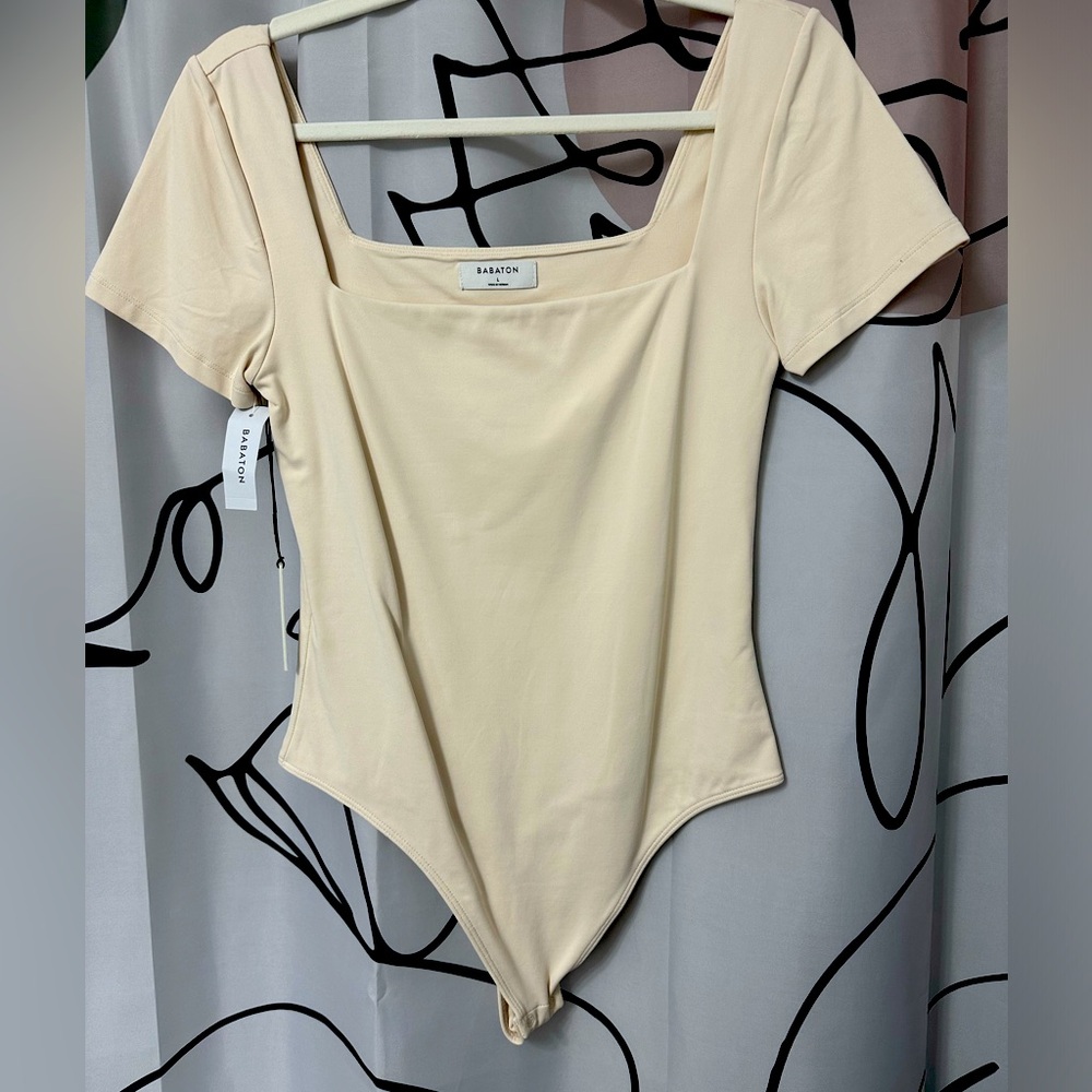 BNWT Babaton Contour Square Neck Short Sleeve